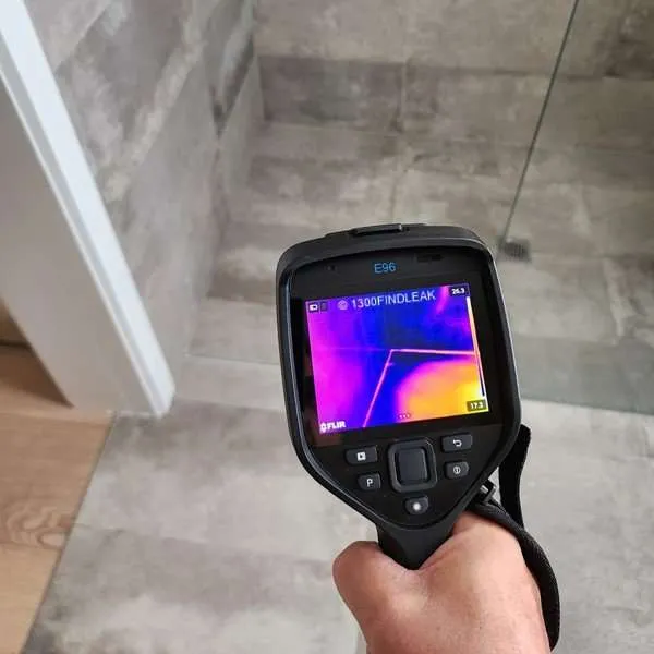Diagnostic fuite sous carrelage salle de bains à bordeaux avec caméra thermique FLIR E96 Etancheite Em Aquitaine